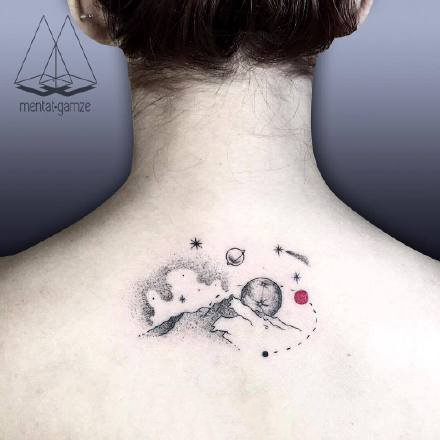 后背带红色小点的一组创意点刺纹身图案