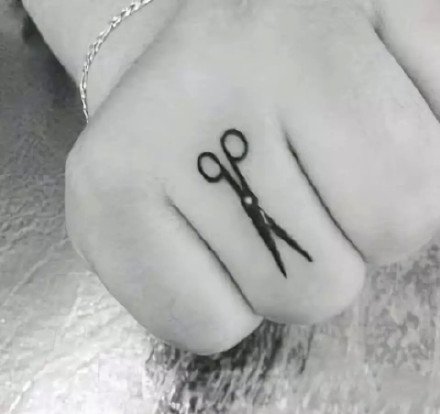 9张适合理发师的一组剪刀纹身图案作品