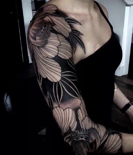 花臂女神：传统的一组女性大花臂纹身图案9张