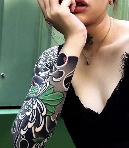 花臂女神：传统的一组女性大花臂纹身图案9张