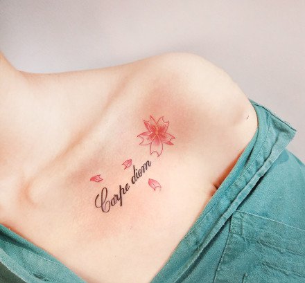 9张女生锁骨肩部的小清新纹身欣赏