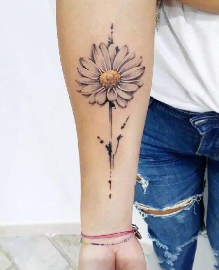 适合小臂上的小清新唯美花朵纹身图案