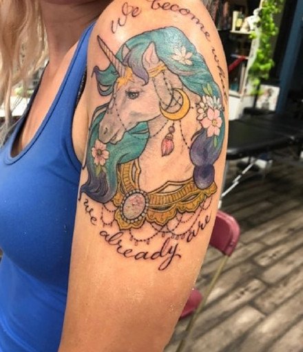 彩色的一组独角兽纹身作品9张
