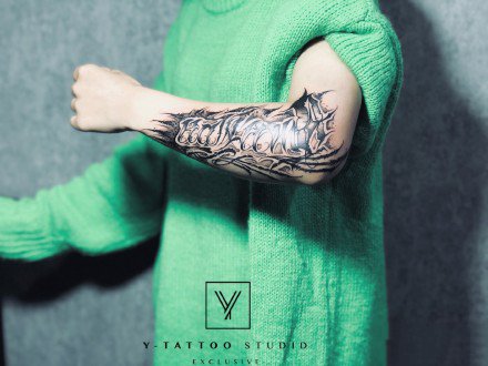 帅气的一组暗黑花体字纹身赏析