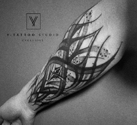 帅气的一组暗黑花体字纹身赏析