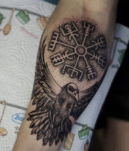 一组维京罗盘的符号图腾纹身图案