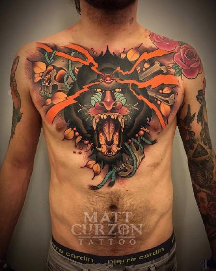 school风格的一组男性大花胸纹身作品