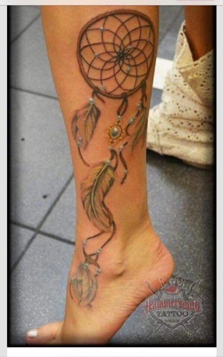 女性小腿上的性感腿部文身欣赏