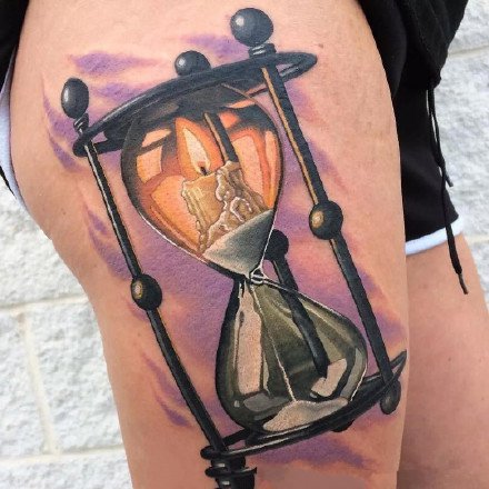 沙漏纹身：珍惜时间的一组沙漏纹身作品