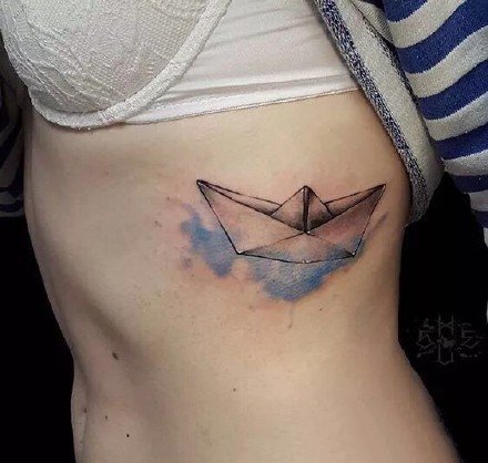 纸船刺青：小清新的一组小纸船纹身图案9张