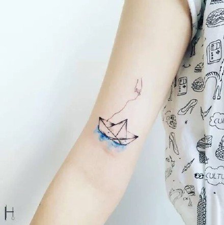 纸船刺青：小清新的一组小纸船纹身图案9张