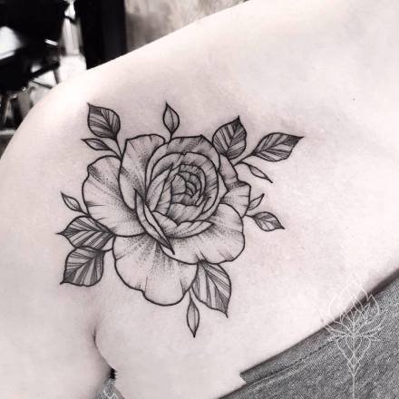 点刺花卉：18张点刺风格的花卉纹身图案