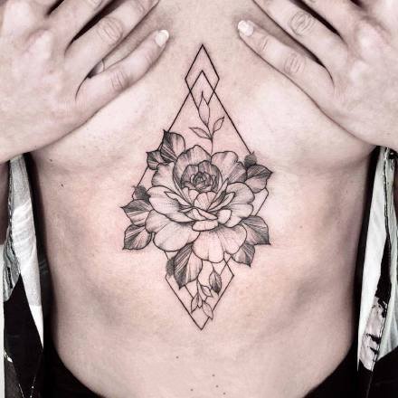 点刺花卉：18张点刺风格的花卉纹身图案