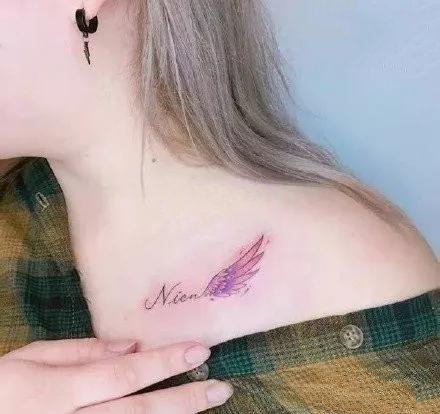 女生锁骨处的一组唯美小清新纹身图案