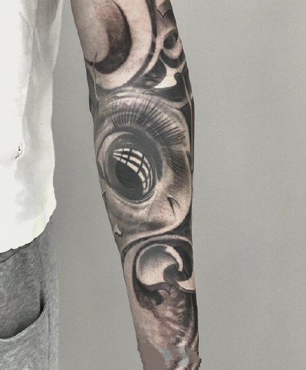 欧美黑灰写实的大面积纹身图案