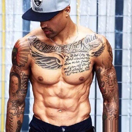 18张肌肉做衬的纹身帅哥图片欣赏