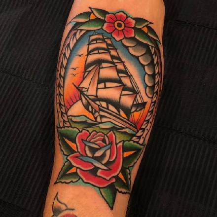 红色old school风格的一组帆船纹身图案
