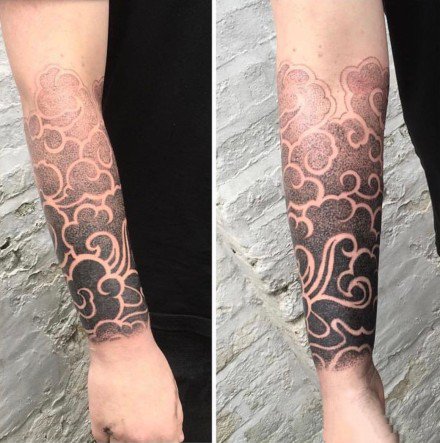 传统风格的一组祥云云朵纹身图案