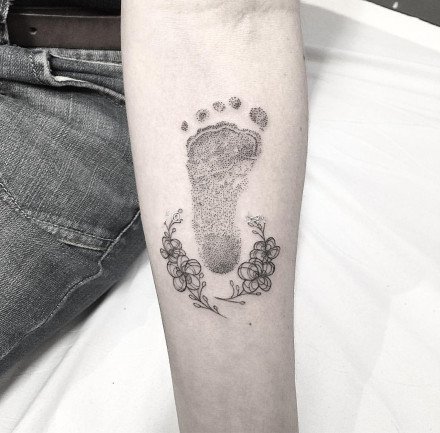 18张适合手臂的黑白小纹身图案