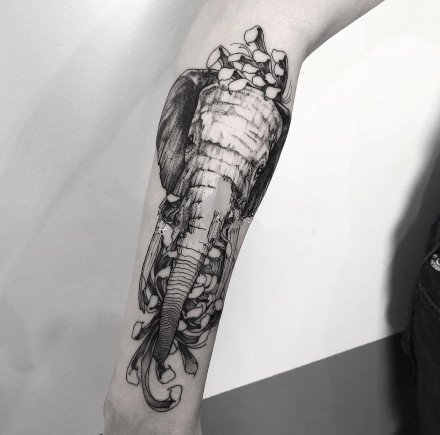 18张适合手臂的黑白小纹身图案