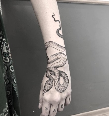 18张适合手臂的黑白小纹身图案