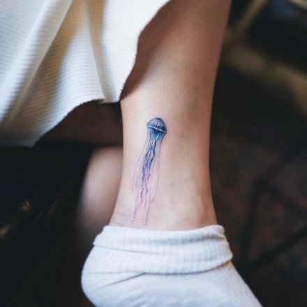 简约小清新的一组水母纹身图案