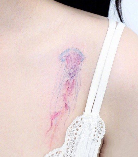 简约小清新的一组水母纹身图案