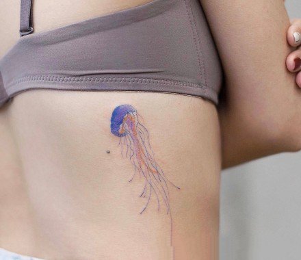 简约小清新的一组水母纹身图案
