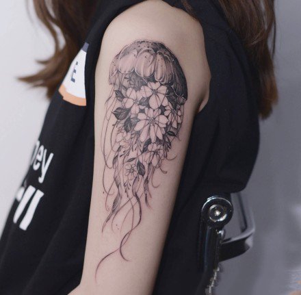 简约小清新的一组水母纹身图案