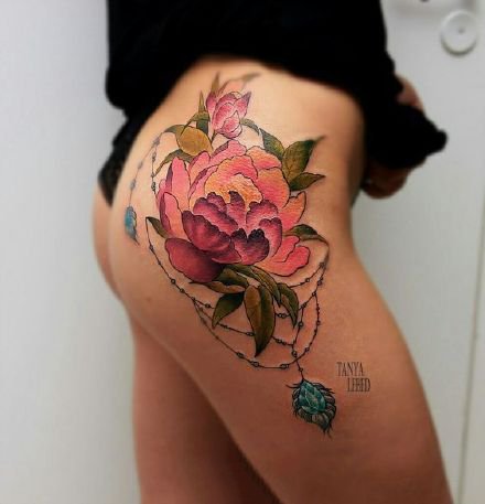 性感的一组女性臀部屁股上艳丽花朵纹身图案