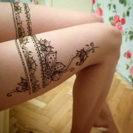 性感的女生美腿蕾丝腿环纹身图案