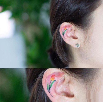 一组耳朵上的超简约小艺术纹身图