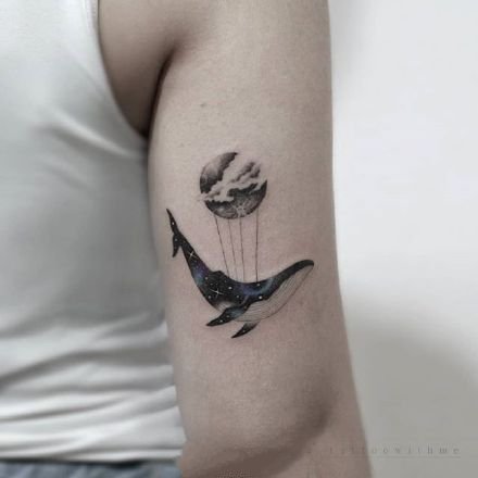 9张唯美的星空和鲸鱼搭配的纹身图案