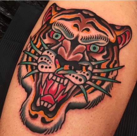 oldschool黄红色调的老虎头纹身图案
