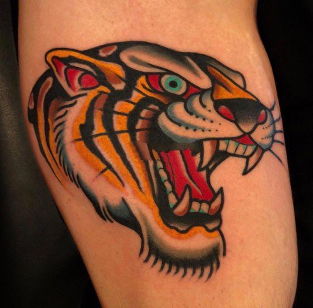 oldschool黄红色调的老虎头纹身图案