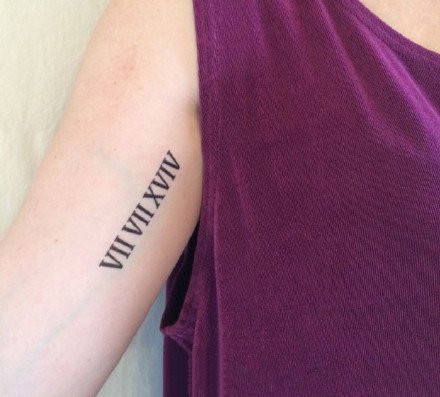 精致的罗马数字小清新纹身图片