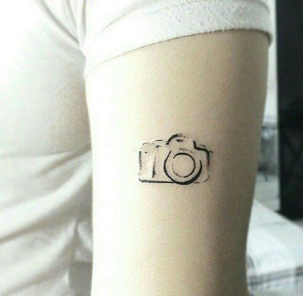 小清新的一组简单相机纹身作品和手稿