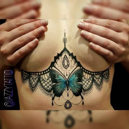 很漂亮性感的女性胸花纹身图案