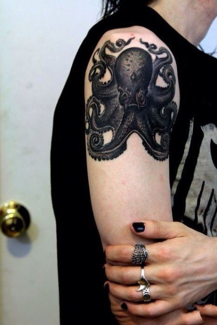 9张个性的章鱼纹身图案作品