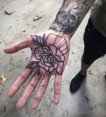 一组手掌心里的创意纹身图案欣赏