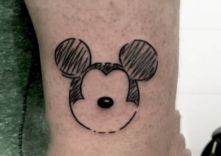 可爱的9张卡通米老鼠纹身图案