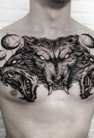 胸口纹身：好看的一组黑色胸口纹身作品