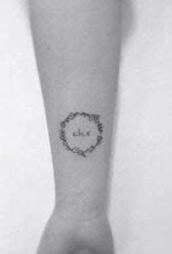 极简风格的一组不显眼小纹身图片