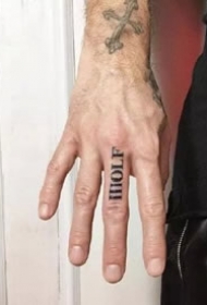 9张手指上的小清新黑灰纹身图片