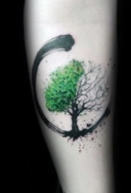 很好看的一组小树纹身图片