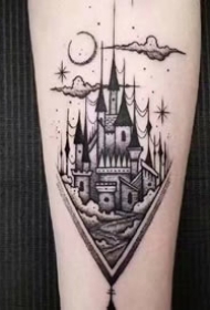 欧美大黑灰风格的城堡建筑系纹身作品