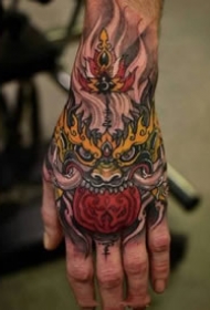 炫彩的一组传统手背纹身图案9张