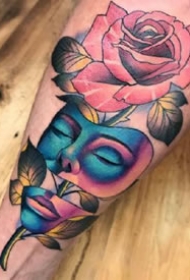 五彩斑斓的适合手臂和腿部的彩色纹身