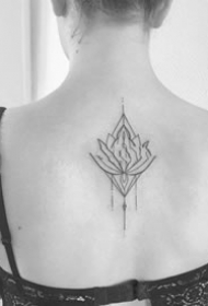 一组简约的黑灰小纹身图片9张