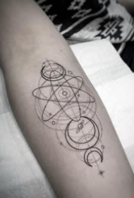 点线组成的黑灰几何纹身图案